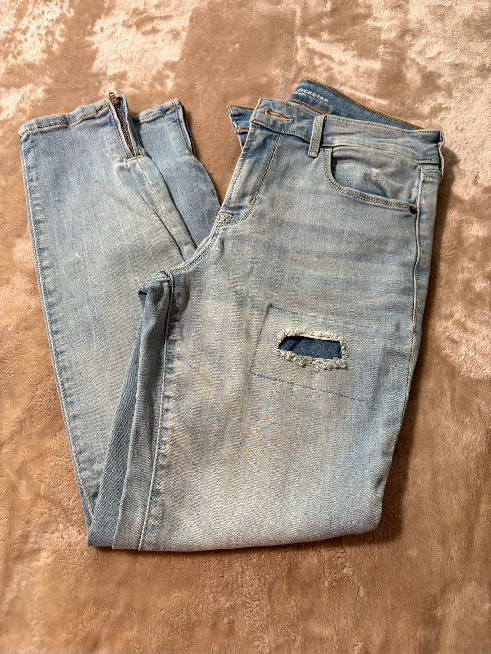 NWT- Old Navy Rockstar Mid-Rise Super Skinny Distressed Ankle Zip Jeans Size 8